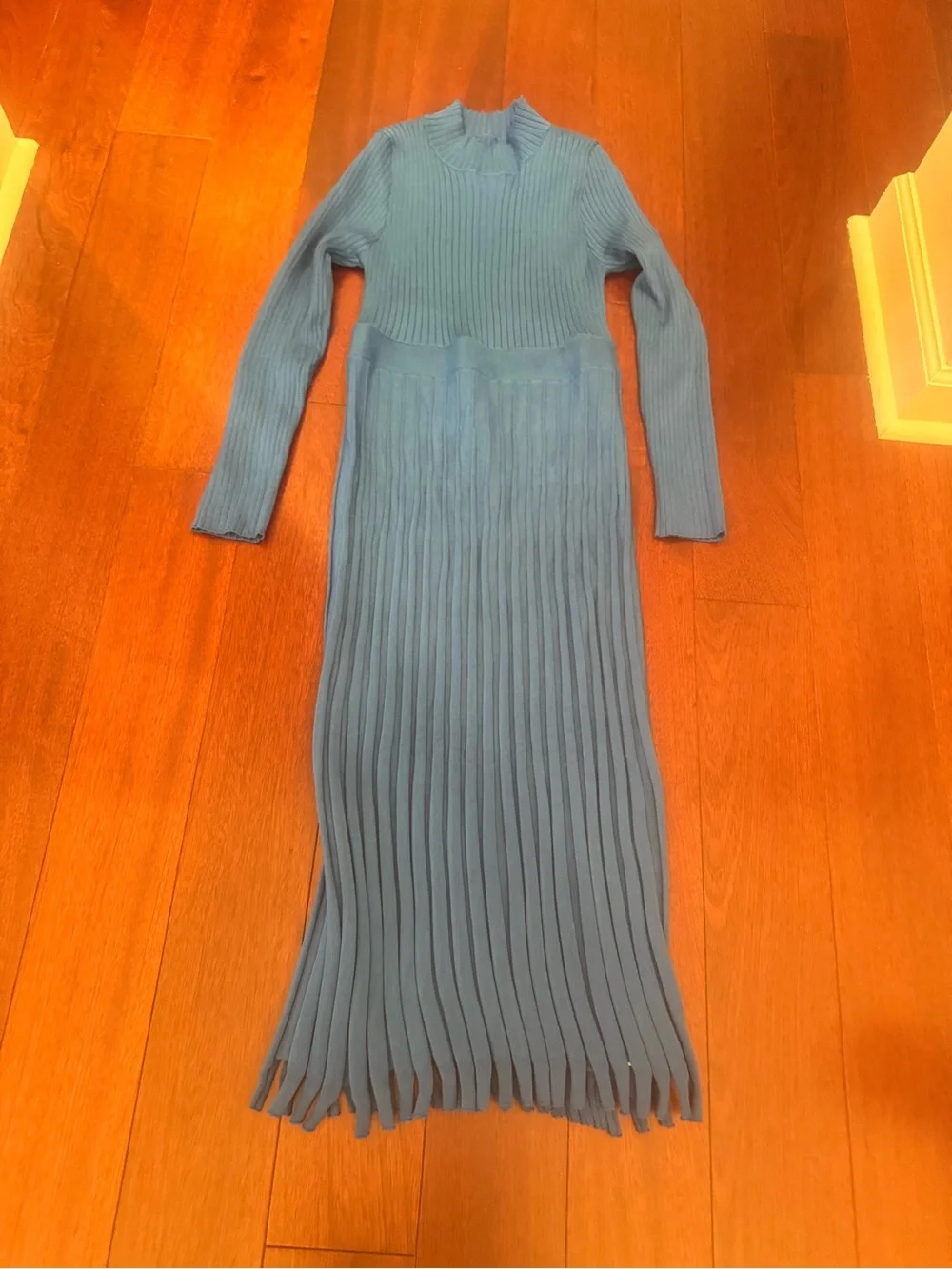 Ribbed Knit Long-Sleeve Pleated Midi Dress - Blue